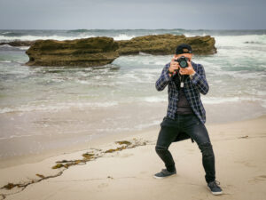 Guido Huber beim Fotografieren am Strand